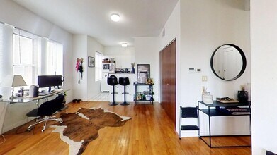 1317 W Addison St in Chicago, IL - Building Photo - Building Photo