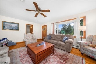 154 Old Croton Rd in Flemington, NJ - Foto de edificio - Building Photo