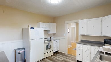 128 1/2 Elm St, Unit ID1380181P in Southbridge, MA - Building Photo - Building Photo