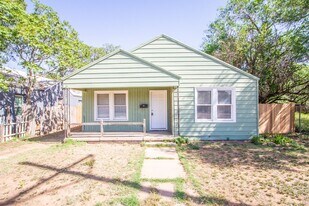 1918 20th St in Lubbock, TX - Building Photo