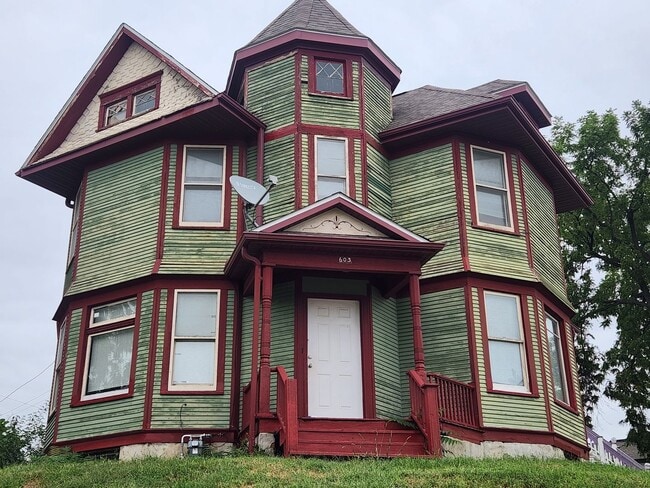 property at 603 Leclaire St