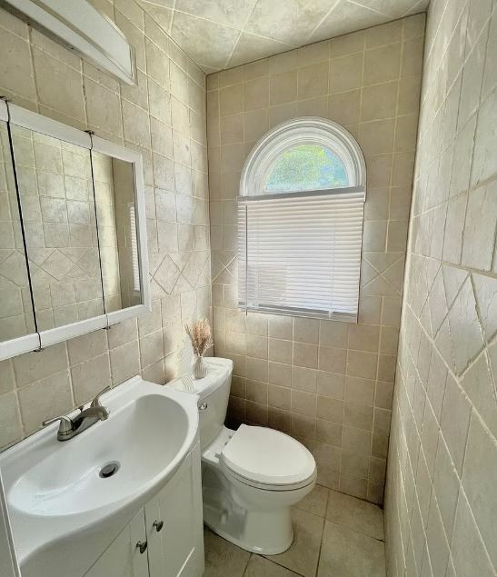 839 Leonardville Rd in Leonardo, NJ - Foto de edificio - Building Photo