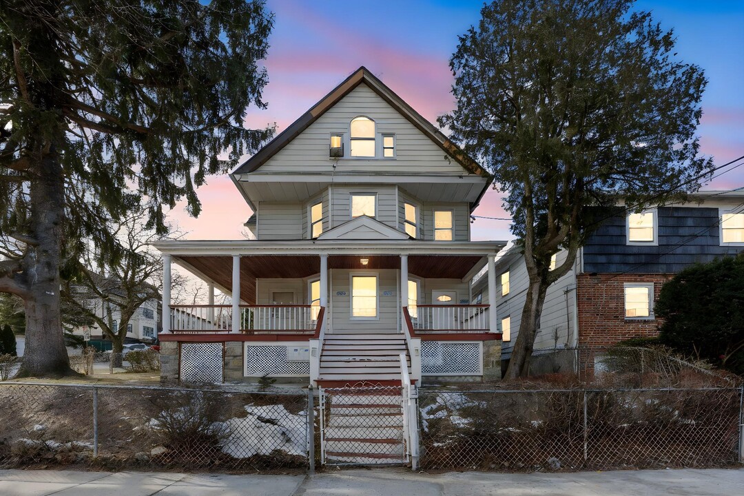 116 Hillside Ave in Mount Vernon, NY - Building Photo