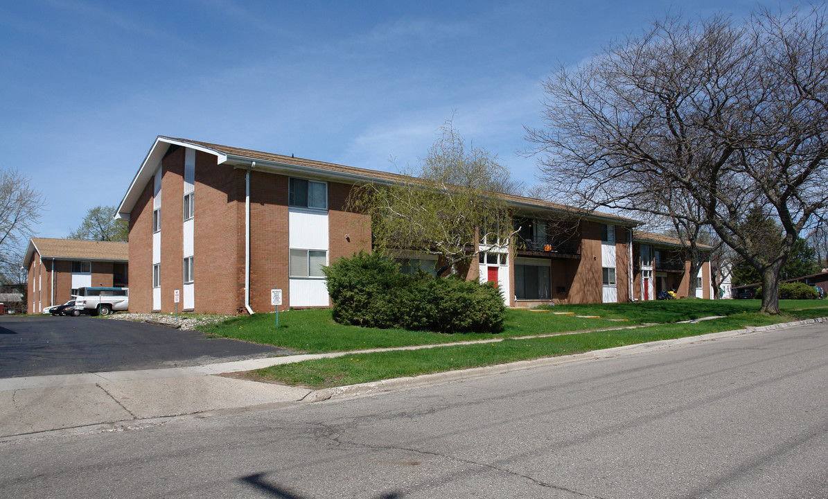 Park Lane Garden Apartments in Lansing, MI - Building Photo