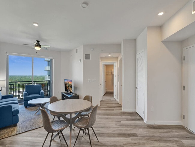 9600 S Dixie Hwy in Miami, FL - Building Photo - Building Photo