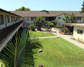 Sierra West Apartments in Anaheim, CA - Building Photo - Building Photo