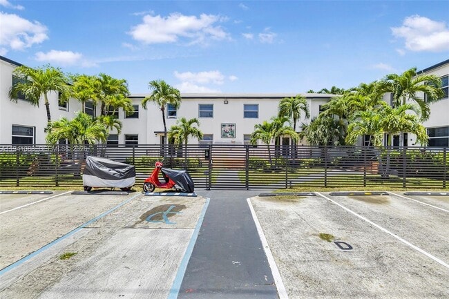 575 NE 82nd St in Miami, FL - Building Photo - Building Photo