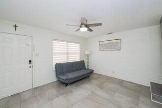 112 Merlin Rd in Laredo, TX - Building Photo - Building Photo