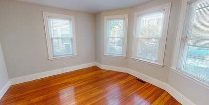 75 Spring St, Unit 1 in Cambridge, MA - Foto de edificio - Building Photo