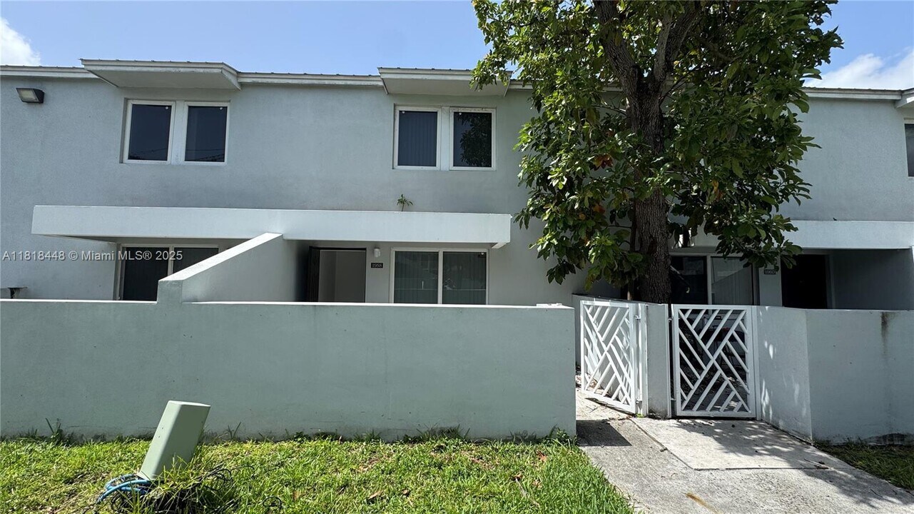 1958 NW 4th Ct in Miami, FL - Building Photo