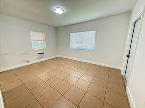 2215 Madison St in Hollywood, FL - Building Photo - Building Photo