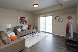 Stonemill Signature in Moorhead, MN - Building Photo - Interior Photo