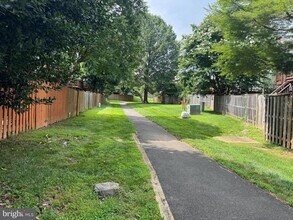 6591 Sand Wedge Ct in Alexandria, VA - Foto de edificio - Building Photo