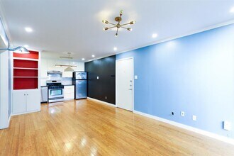 1304 Summit St in Austin, TX - Building Photo - Building Photo
