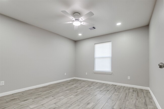 property at 6038 Glenhurst Dr