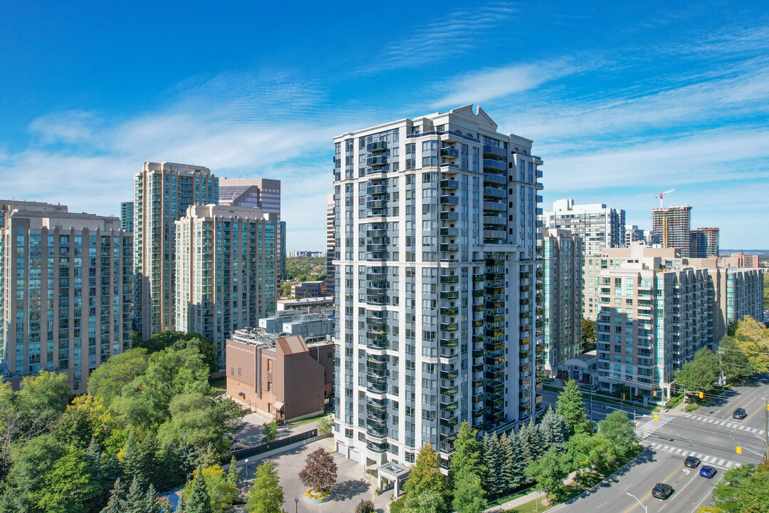 Chicago Residences in Toronto, ON - Building Photo