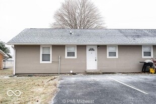 4881 300W in New Palestine, IN - Building Photo