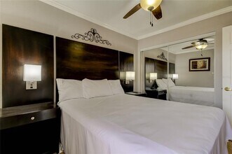 2506 N Rocky Point Dr in Tampa, FL - Building Photo - Building Photo