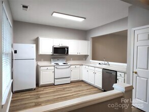 8334 Gossomer Bay Dr in Charlotte, NC - Building Photo - Building Photo