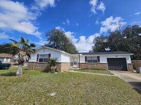 5604 Scotland Terrace in Pensacola, FL - Building Photo
