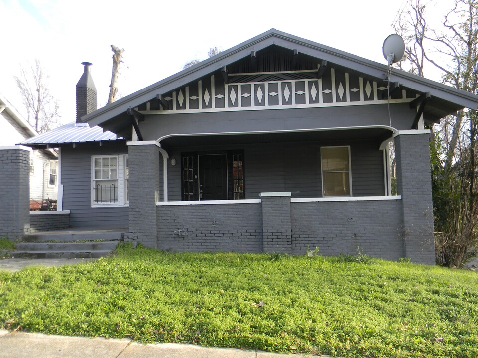 1611 15th Ave N in Birmingham, AL - Foto de edificio