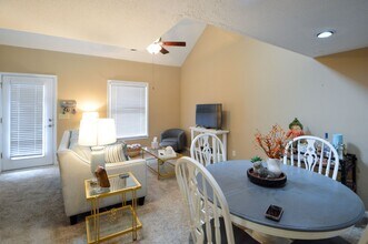 510 E Gillespie St-Unit -D20 in Starkville, MS - Building Photo - Building Photo