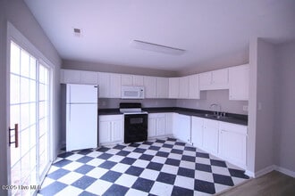 4275 Williamsbrook Ln in Greenville, NC - Building Photo - Building Photo