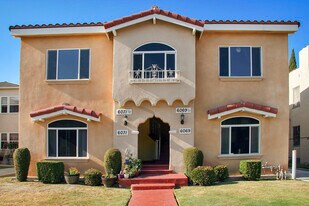 6071 1/2 Pickford St in Los Angeles, CA - Building Photo