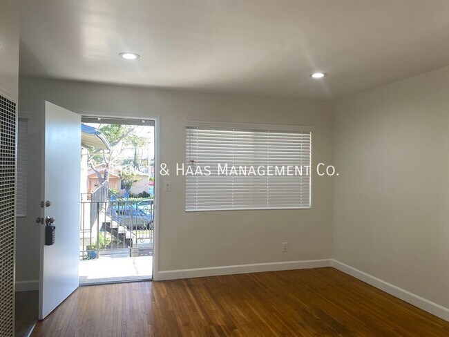 230 E Hullett St-Unit -#07 in Long Beach, CA - Building Photo - Building Photo