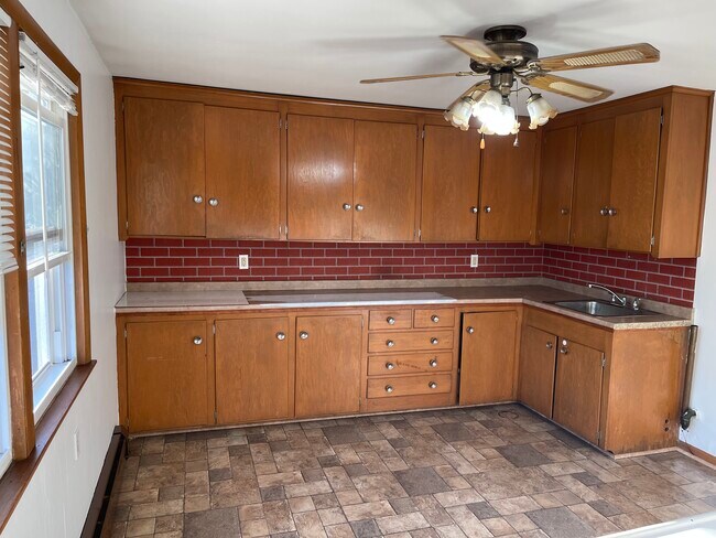 100 Pilgrim Ave, Unit 2 in Worcester, MA - Building Photo - Building Photo