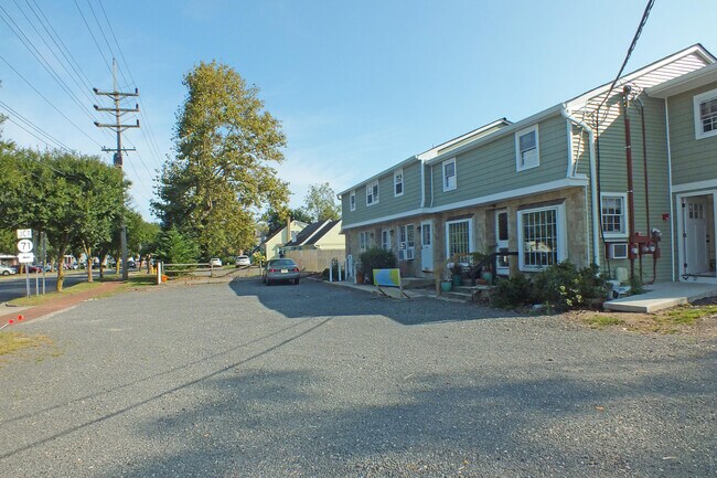 609 Higgins Ave-Unit -2B in Brielle, NJ - Building Photo - Building Photo