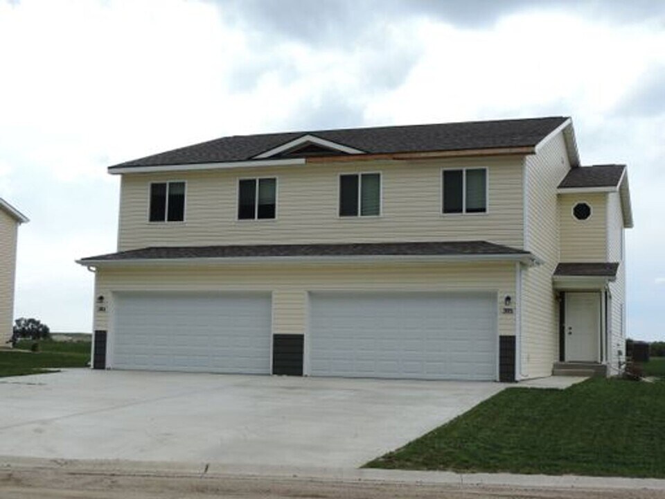 24 7th St SW in Tioga, ND - Building Photo