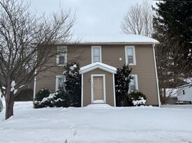 638 N Broad St in Grove City, PA - Building Photo