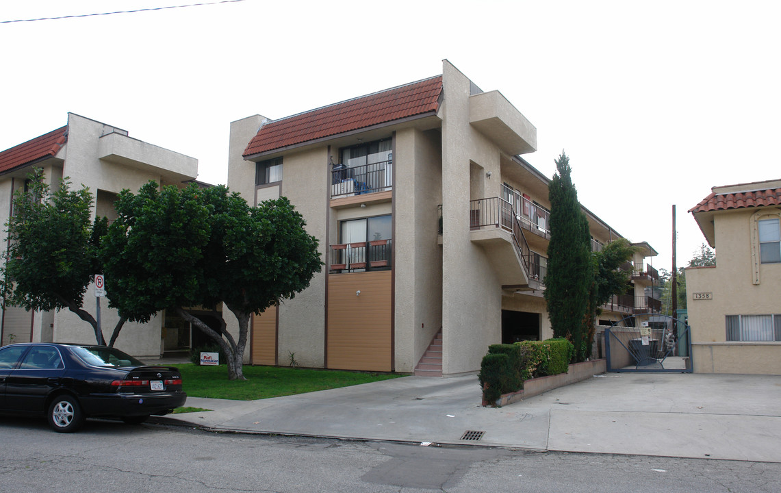 1364 E Garfield Ave in Glendale, CA - Building Photo