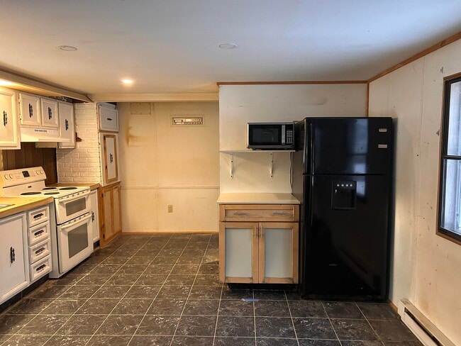 4 Dunn Ave in Campton, NH - Building Photo - Building Photo