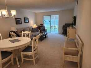 330 NE 26th Ave, Unit 2120 in Boynton Beach, FL - Foto de edificio - Building Photo