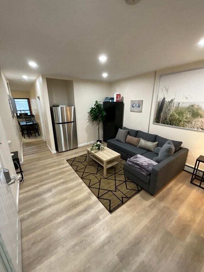 871 Harrison Ave, Unit 3 in Boston, MA - Foto de edificio - Building Photo