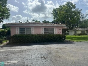 3791 Riverside Dr in Coral Springs, FL - Building Photo - Building Photo