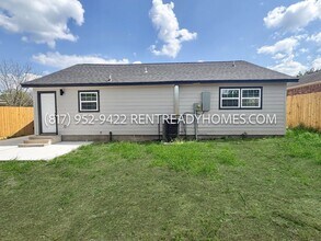 607 Lake View Dr in Montgomery, TX - Building Photo - Building Photo