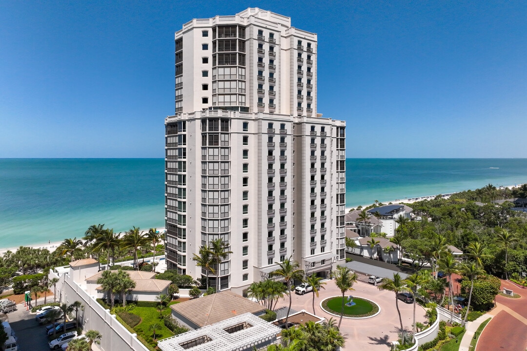 Windsor at Bay Colony in Naples, FL - Building Photo