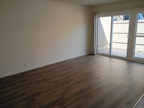 851 Amigos Way in Newport Beach, CA - Building Photo - Building Photo