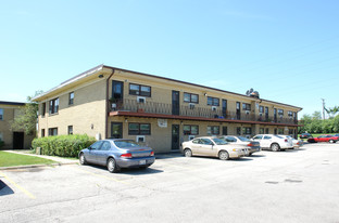 31 King Arthur Ct in Northlake, IL - Building Photo