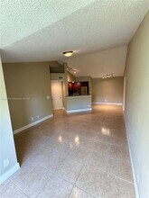 595 Vista Isles Dr in Plantation, FL - Building Photo - Building Photo