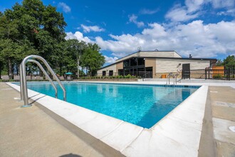 Somerset Park Apartments in Troy, MI - Building Photo - Building Photo