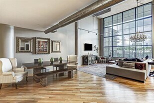 1025 S Shepherd Dr in Houston, TX - Building Photo