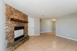 7651 McCowan Dr in Jacksonville, FL - Building Photo - Building Photo