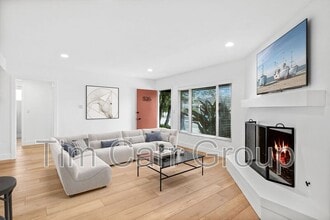 526 Irvine Ave in Newport Beach, CA - Building Photo - Building Photo