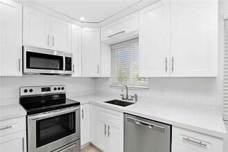 2445 SW 10th St in Miami, FL - Building Photo - Building Photo