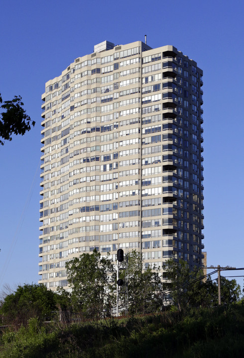 The Classics in Ottawa, ON - Building Photo