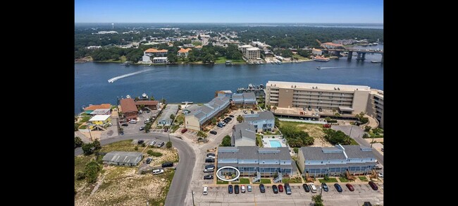 330 Bluefish Dr in Fort Walton Beach, FL - Foto de edificio - Building Photo